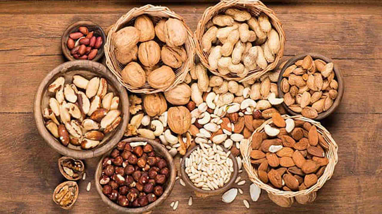 Dry Fruits: రాత్రివేళ డ్రై ఫ్రూట్స్ తినడం ఆరోగ్యానికి మంచిదేనా..? మరి ఎప్పుడు తినాలి..? తెలుసుకుందాం రండి..