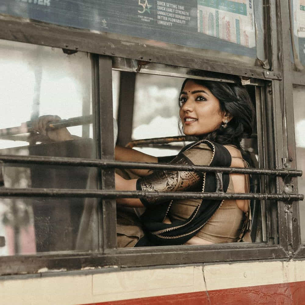 టాలీవుడ్ తెలుగింటి అందం ఈషా రెబ్బా అంతకుముందు ఆ తర్వాత చిత్రంతో వెండితెరకు పరిచయమైంది. మొదటి సినిమాతోనే మంచి మార్కులు తెచ్చుకుంది. నిషా కళ్లతో కుర్రకారును చంపేస్తోన్న తెలుగమ్మాయి ఈషా ఫోటోషూట్ మాములుగా లేదుగా.