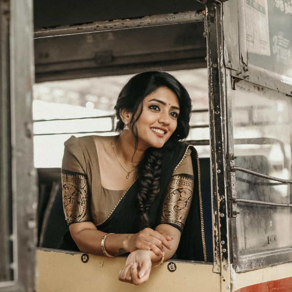టాలీవుడ్ తెలుగింటి అందం ఈషా రెబ్బా అంతకుముందు ఆ తర్వాత చిత్రంతో వెండితెరకు పరిచయమైంది. మొదటి సినిమాతోనే మంచి మార్కులు తెచ్చుకుంది. నిషా కళ్లతో కుర్రకారును చంపేస్తోన్న తెలుగమ్మాయి ఈషా ఫోటోషూట్ మాములుగా లేదుగా.