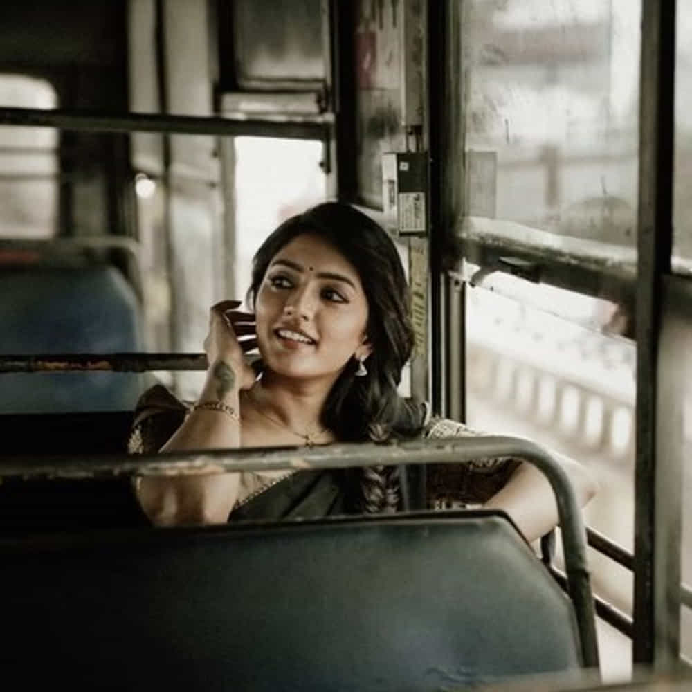 టాలీవుడ్ తెలుగింటి అందం ఈషా రెబ్బా అంతకుముందు ఆ తర్వాత చిత్రంతో వెండితెరకు పరిచయమైంది. మొదటి సినిమాతోనే మంచి మార్కులు తెచ్చుకుంది. నిషా కళ్లతో కుర్రకారును చంపేస్తోన్న తెలుగమ్మాయి ఈషా ఫోటోషూట్ మాములుగా లేదుగా.