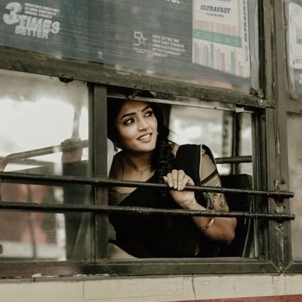 టాలీవుడ్ తెలుగింటి అందం ఈషా రెబ్బా అంతకుముందు ఆ తర్వాత చిత్రంతో వెండితెరకు పరిచయమైంది. మొదటి సినిమాతోనే మంచి మార్కులు తెచ్చుకుంది. నిషా కళ్లతో కుర్రకారును చంపేస్తోన్న తెలుగమ్మాయి ఈషా ఫోటోషూట్ మాములుగా లేదుగా.