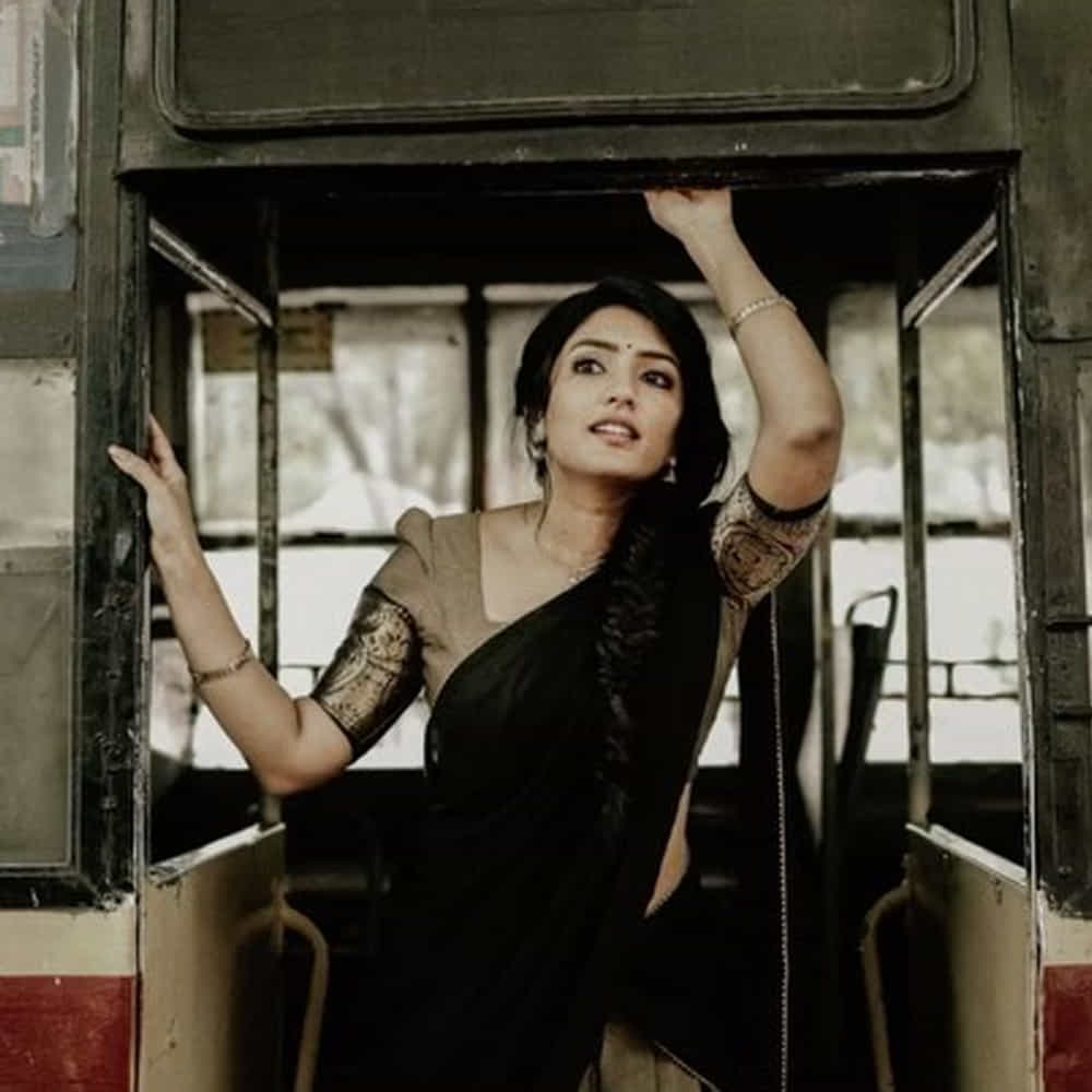 టాలీవుడ్ తెలుగింటి అందం ఈషా రెబ్బా అంతకుముందు ఆ తర్వాత చిత్రంతో వెండితెరకు పరిచయమైంది. మొదటి సినిమాతోనే మంచి మార్కులు తెచ్చుకుంది. నిషా కళ్లతో కుర్రకారును చంపేస్తోన్న తెలుగమ్మాయి ఈషా ఫోటోషూట్ మాములుగా లేదుగా.
