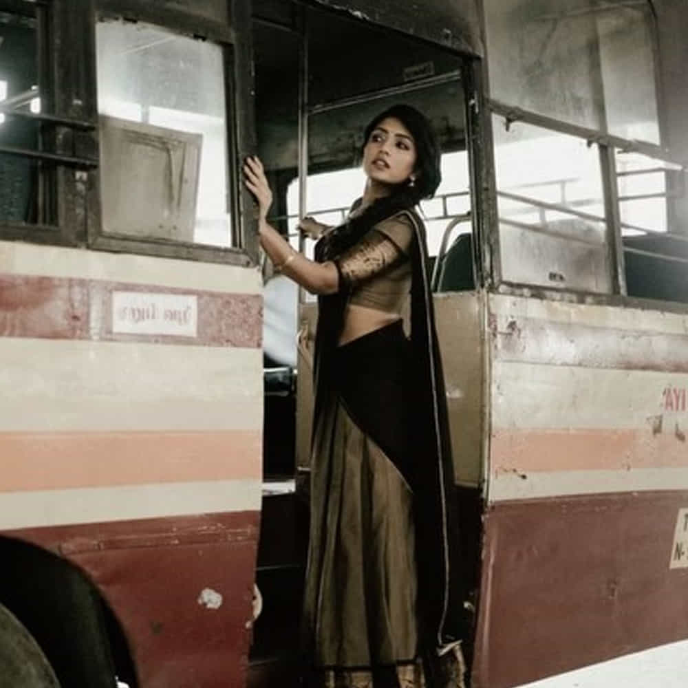 టాలీవుడ్ తెలుగింటి అందం ఈషా రెబ్బా అంతకుముందు ఆ తర్వాత చిత్రంతో వెండితెరకు పరిచయమైంది. మొదటి సినిమాతోనే మంచి మార్కులు తెచ్చుకుంది. నిషా కళ్లతో కుర్రకారును చంపేస్తోన్న తెలుగమ్మాయి ఈషా ఫోటోషూట్ మాములుగా లేదుగా.