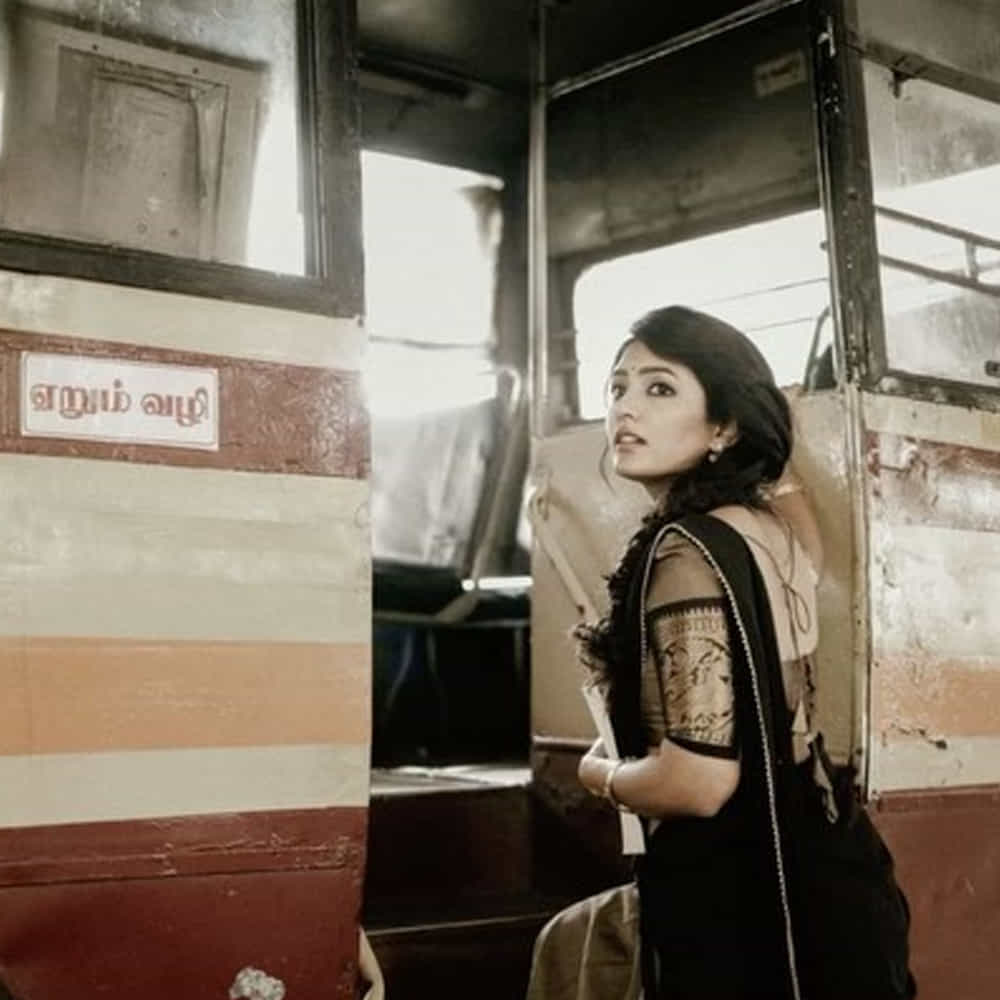 టాలీవుడ్ తెలుగింటి అందం ఈషా రెబ్బా అంతకుముందు ఆ తర్వాత చిత్రంతో వెండితెరకు పరిచయమైంది. మొదటి సినిమాతోనే మంచి మార్కులు తెచ్చుకుంది. నిషా కళ్లతో కుర్రకారును చంపేస్తోన్న తెలుగమ్మాయి ఈషా ఫోటోషూట్ మాములుగా లేదుగా.