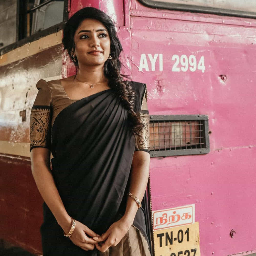 టాలీవుడ్ తెలుగింటి అందం ఈషా రెబ్బా అంతకుముందు ఆ తర్వాత చిత్రంతో వెండితెరకు పరిచయమైంది. మొదటి సినిమాతోనే మంచి మార్కులు తెచ్చుకుంది. నిషా కళ్లతో కుర్రకారును చంపేస్తోన్న తెలుగమ్మాయి ఈషా ఫోటోషూట్ మాములుగా లేదుగా.