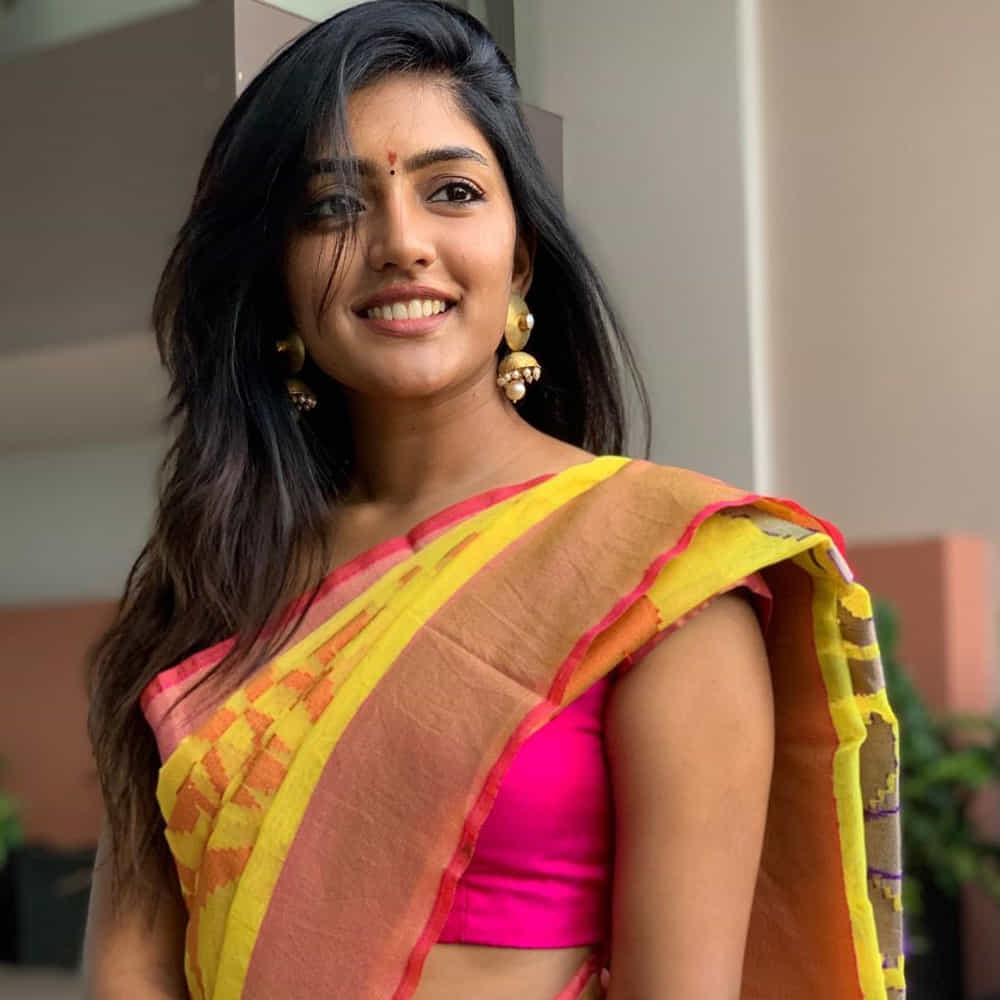 అంతకుముందు ఆ తర్వాత చిత్రంతో ఇండస్ట్రీలో అడుగుపెట్టింది అందాల తార ఈషా రెబ్బ. తొలి చిత్రంతోనే అందం అభినయంతో ఆకట్టుకుంది ఈ భామ. ఎన్టీఆర్ అరవింద సమేత చిత్రంలో పూజాహెగ్డే సోదరిగా మెప్పించింది ఈ బ్యూటీ. 2021లో ఆహాలో 3 రోజెస్ వెబ్ సిరీస్ తో ఆకట్టుకుంది ఈ ముద్దుగుమ్మ. ప్రస్తుతం సుదీర్ బాబు సరసన మామ మశ్చేంద్ర చిత్రంలో చేస్తుంది ఈ వయ్యారి.