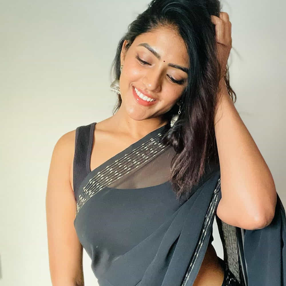 అంతకుముందు ఆ తర్వాత చిత్రంతో ఇండస్ట్రీలో అడుగుపెట్టింది అందాల తార ఈషా రెబ్బ. తొలి చిత్రంతోనే అందం అభినయంతో ఆకట్టుకుంది ఈ భామ. ఎన్టీఆర్ అరవింద సమేత చిత్రంలో పూజాహెగ్డే సోదరిగా మెప్పించింది ఈ బ్యూటీ. 2021లో ఆహాలో 3 రోజెస్ వెబ్ సిరీస్ తో ఆకట్టుకుంది ఈ ముద్దుగుమ్మ. ప్రస్తుతం సుదీర్ బాబు సరసన మామ మశ్చేంద్ర చిత్రంలో చేస్తుంది ఈ వయ్యారి.