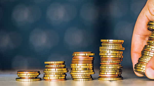 FD Interest Rates: సీనియర్ సిటిజన్లకు ఆ బ్యాంకు శుభవార్త.. ఫిక్స్డ్ డిపాజిట్లపై ఏకంగా 8.5 శాతం వడ్డీ ఆఫర్