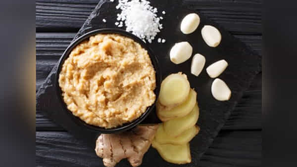 Garlic - Ginger Paste: అల్లం, వెల్లుల్లి పేస్ట్ను ఈ విధంగా తయారు చేయండి.. టేస్ట్తో పాటు ఎక్కువకాలం ఫ్రెష్గా ఉంటుంది..