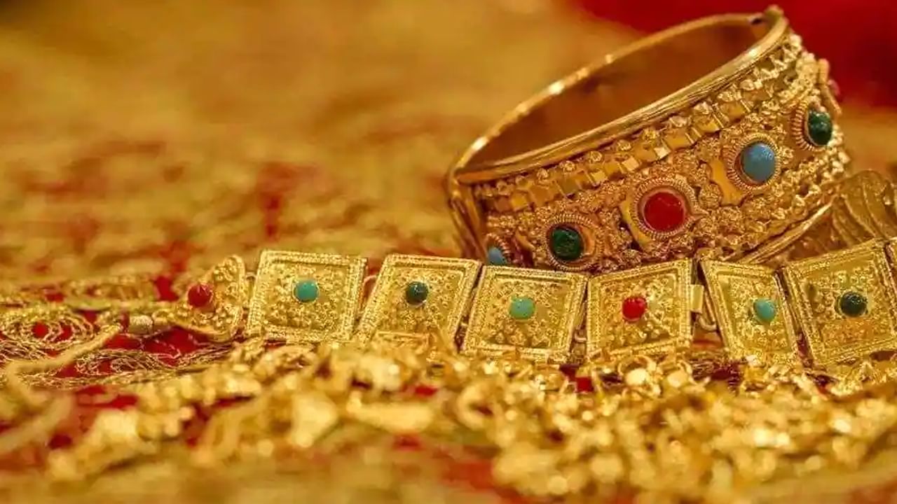 Gold Price Today: పసిడి ప్రియులకు గుడ్ న్యూస్.. మళ్లీ తగ్గిన బంగారం, వెండి ధరలు.. తెలుగు రాష్ట్రాల్లో..