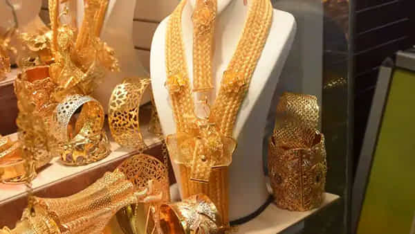 Gold Price Today: గోల్డ్ లవర్స్కి గుడ్ న్యూస్.. భారీగా తగ్గిన పసిడి, వెండి ధరలు.. తెలుగు రాష్ట్రాల్లో తులం ఎంతంటే..?