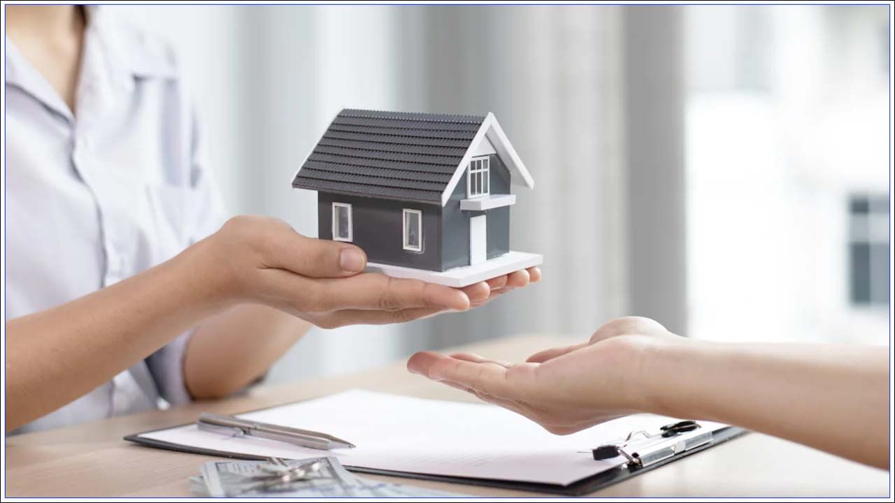 Home Loan: బ్యాంకుల నుంచి గృహ రుణం తీసుకుంటున్నారా..? ఈఎంఐల విషయంలో జాగ్రత్త