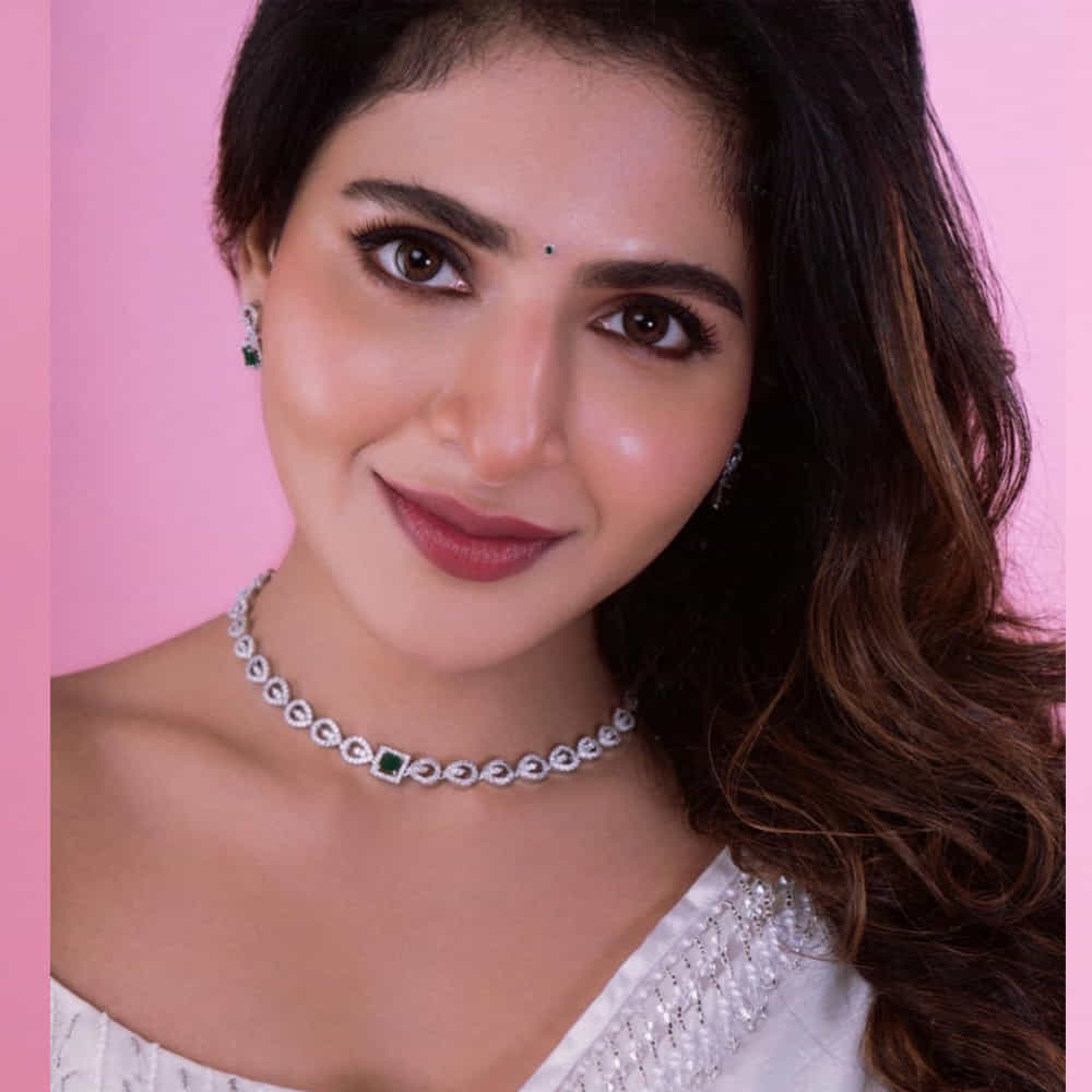 చక్కని కనుముక్కుతీరుతో కట్టిపడేస్తుంది ఈ ముద్దుగుమ్మ. అయితే ఆశించినస్థాయిలో గుర్తింపు మాత్రం సంపాదించుకోలేకపోయింది.