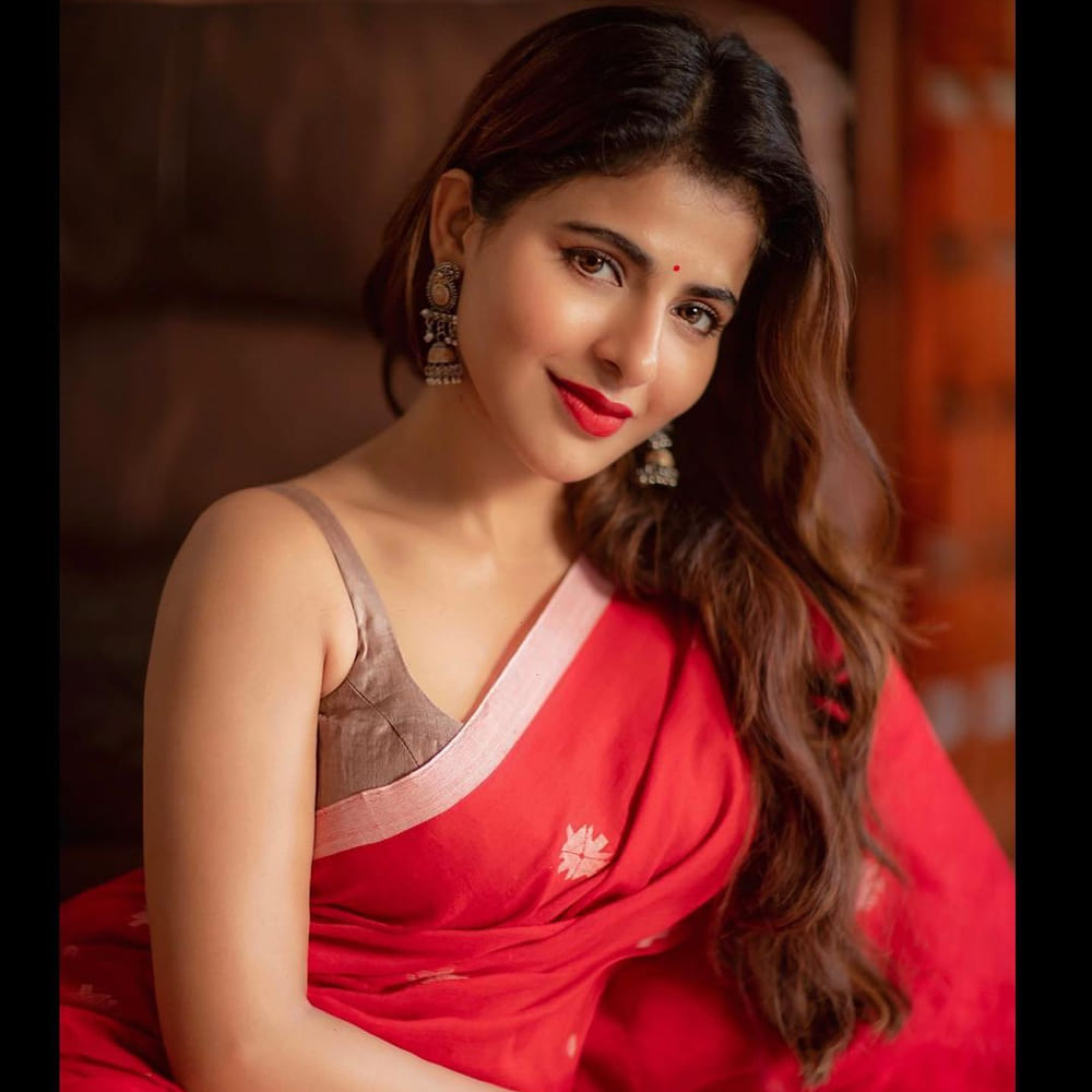  ప్రస్తుతం స్పై చిత్రంలో నటిస్తుంది. ఇందులో నిఖిల్ సరసన కనిపించనుంది ఈ ముద్దుగుమ్మ. 