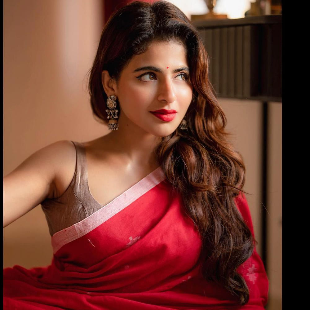 ఇక ఇటీవల విడుదలైన ట్రైలర్ సినిమా పై అంచనాలను పెంచగా.. ఐశ్వర్య ఆశలన్నీ ఈ సినిమాపైనే ఉన్నాయి. 