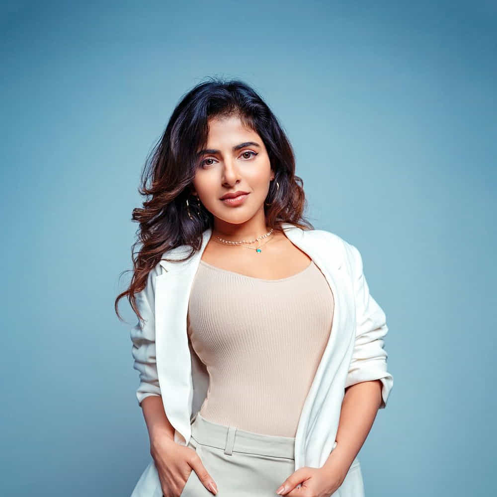 తమిళంలో 'కదిలిల్ సోదప్పువదు ఎప్పడి' సినిమాతో తన కెరీర్ను ప్రారంభించింది తమిళ బ్యూటీ ఐశ్వర్య మీనన్. తెలుగులో ఒకే ఒక్క సినిమాలో తళుక్కున మెరిసింది. ‘లవ్ ఫెయిల్యూర్’ అనే సినిమాతో తెలుగు తెరకు పరిచయం అయ్యింది ఈ ముద్దుగుమ్మ.ఇదిలా ఉంటె ఈ అమ్మడు సోషల్ మీడియా లో ఫాలోయింగ్ మాత్రం నెక్స్ట్ లెవల్ అనే చెప్పాలి. తనదైన అందంతో కుర్రకారుకి గాళం వేస్తుంటుంది. తాజా ఫొటోస్ చూస్తే మీరు ఫిదా అవ్వాల్సిందే..