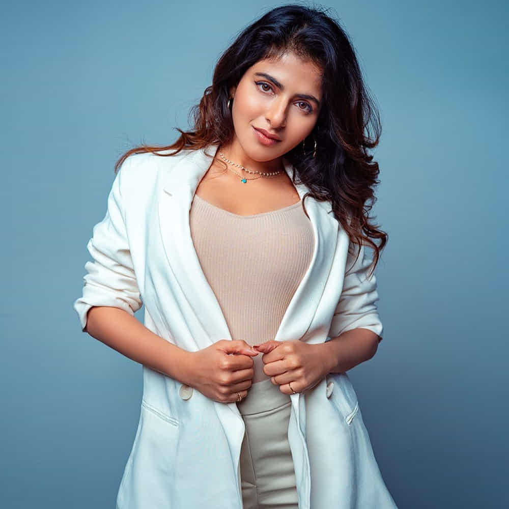 తమిళంలో 'కదిలిల్ సోదప్పువదు ఎప్పడి' సినిమాతో తన కెరీర్ను ప్రారంభించింది తమిళ బ్యూటీ ఐశ్వర్య మీనన్. తెలుగులో ఒకే ఒక్క సినిమాలో తళుక్కున మెరిసింది. ‘లవ్ ఫెయిల్యూర్’ అనే సినిమాతో తెలుగు తెరకు పరిచయం అయ్యింది ఈ ముద్దుగుమ్మ.ఇదిలా ఉంటె ఈ అమ్మడు సోషల్ మీడియా లో ఫాలోయింగ్ మాత్రం నెక్స్ట్ లెవల్ అనే చెప్పాలి. తనదైన అందంతో కుర్రకారుకి గాళం వేస్తుంటుంది. తాజా ఫొటోస్ చూస్తే మీరు ఫిదా అవ్వాల్సిందే..
