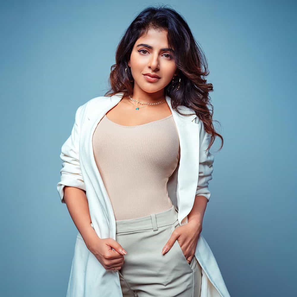 తమిళంలో 'కదిలిల్ సోదప్పువదు ఎప్పడి' సినిమాతో తన కెరీర్ను ప్రారంభించింది తమిళ బ్యూటీ ఐశ్వర్య మీనన్. తెలుగులో ఒకే ఒక్క సినిమాలో తళుక్కున మెరిసింది. ‘లవ్ ఫెయిల్యూర్’ అనే సినిమాతో తెలుగు తెరకు పరిచయం అయ్యింది ఈ ముద్దుగుమ్మ.ఇదిలా ఉంటె ఈ అమ్మడు సోషల్ మీడియా లో ఫాలోయింగ్ మాత్రం నెక్స్ట్ లెవల్ అనే చెప్పాలి. తనదైన అందంతో కుర్రకారుకి గాళం వేస్తుంటుంది. తాజా ఫొటోస్ చూస్తే మీరు ఫిదా అవ్వాల్సిందే..