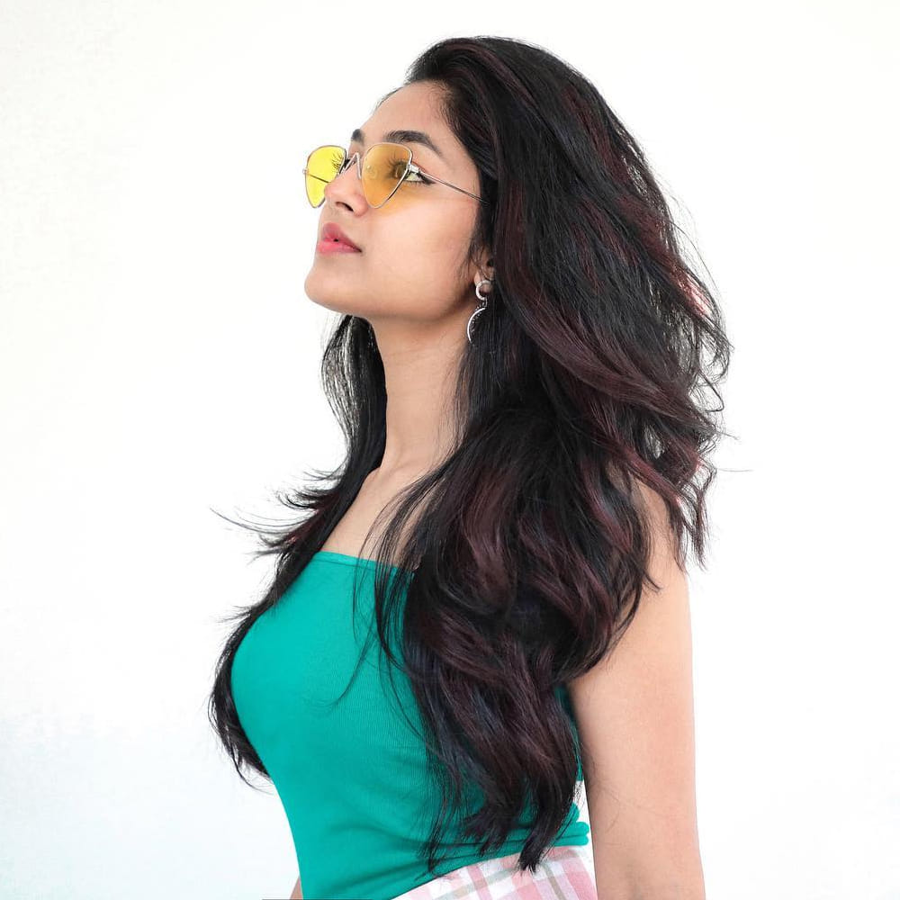 లవ్ టుడే చిత్రంతో ప్రేక్షకులను ఆకట్టుకుంది అందాల తార ఇవానా. ఈ చిత్రంలో అందం అభినయంతో మెప్పించింది ఈ భామ. ప్రస్తుతం తమిళంలో ధోని ఎంటర్టైన్మెంట్స్ బ్యానర్ లో LGM చిత్రంతో పాటు కాల్వన్, కాంప్లెక్స్ చిత్రాల్లో నటిస్తుంది. తెలుగులో ‘రౌడీ బాయ్స్’ ఫేమ్ ఆశిష్ రెడ్డికి జోడిగా సెల్ఫిష్ చిత్రంలో నటిస్తుంది ఈ ముద్దుగుమ్మ. తాజాగా ఈమె షేర్ చేసిన ఫోటోలకు కుర్రాళ్ళు తగ లైక్స్ కొడుతున్నారు.