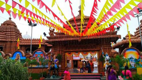 Hyderabad: కదిలివస్తున్న జగన్నాథ రథయాత్ర.. తరలివస్తున్న భక్తజనం.. సర్వాంగ సుందరంగా ముస్తాబైన ఆలయం..