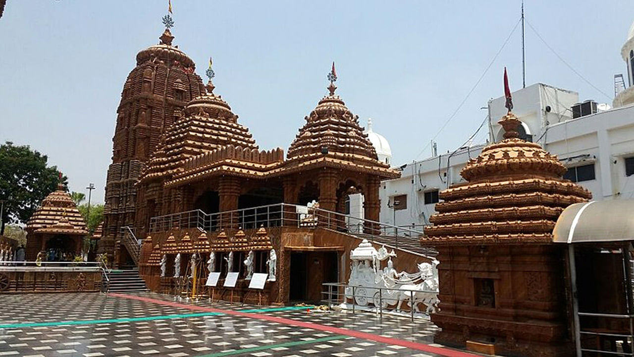 Jagannath Temple Hyderabad: తెలంగాణ రాజధాని హైదరాబాద్‌లో జగన్నాథ ఆలయం గురించి మనందరికీ తెలిసిందే. ఈ ఆలయం పూరీలోని జగన్నాథ దేవాలయం తరహాలో నిర్మించబడింది. 