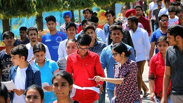 JEE Advanced 2023 Today: మరికాసేపట్లో ప్రారంభంకానున్న జేఈఈ అడ్వాన్స్డ్ పరీక్ష.. చివరినిమిషంలో ఈ తప్పులు చేయకండి..