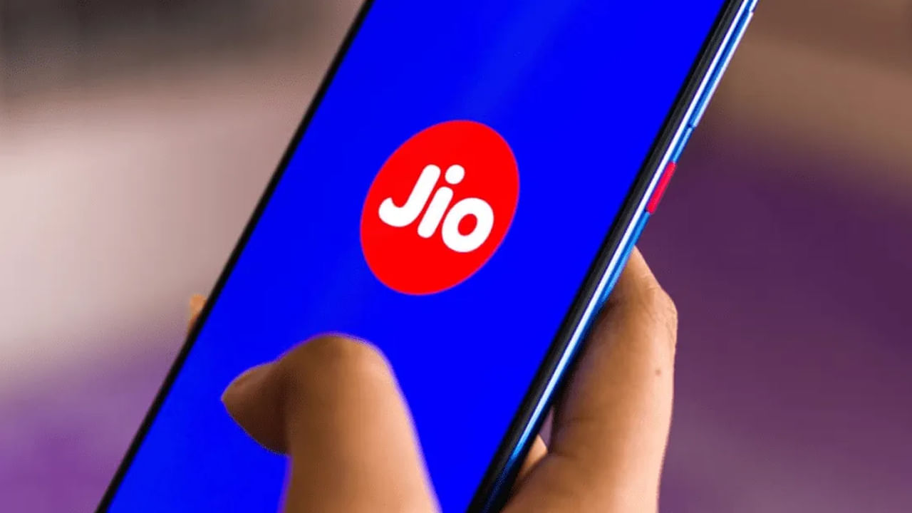 Jio phone 5g: జియో 5జీ ఫోన్‌ ఎలా ఉండనుందో తెలుసా.? ధర, ఫీచర్లపై ఓ లుక్కేయండి..