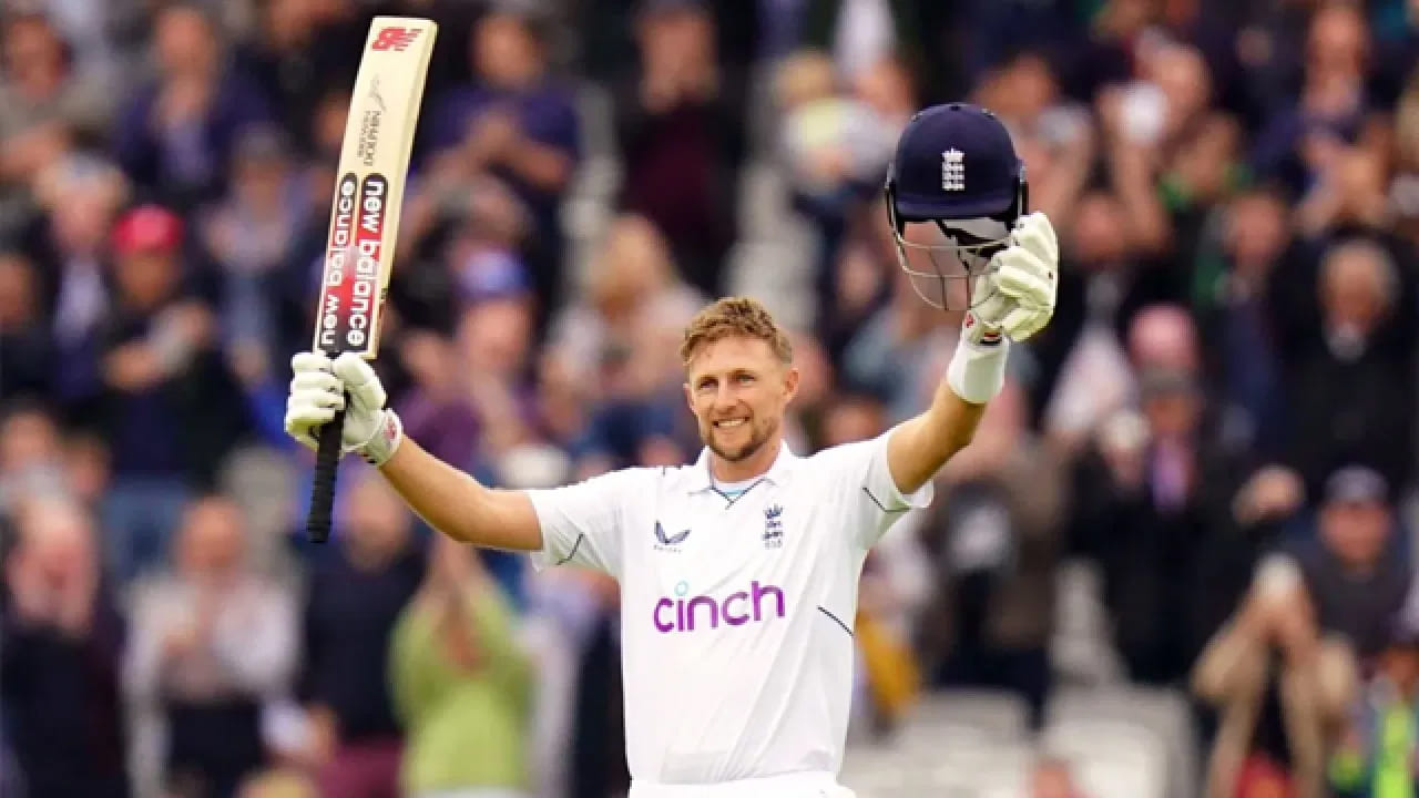 అంతకుముందు దక్షిణాఫ్రికాకు చెందిన ఏబీ డివిలియర్స్ ఈ ఘనత సాధించాడు. ఏబీడీ 114 టెస్టు మ్యాచ్‌ల్లో 50.66 సగటుతో 8765 పరుగులు చేశాడు. అతను 228 వన్డే మ్యాచ్‌లలో 53.5 సగటుతో 9577 పరుగులు చేశాడు.