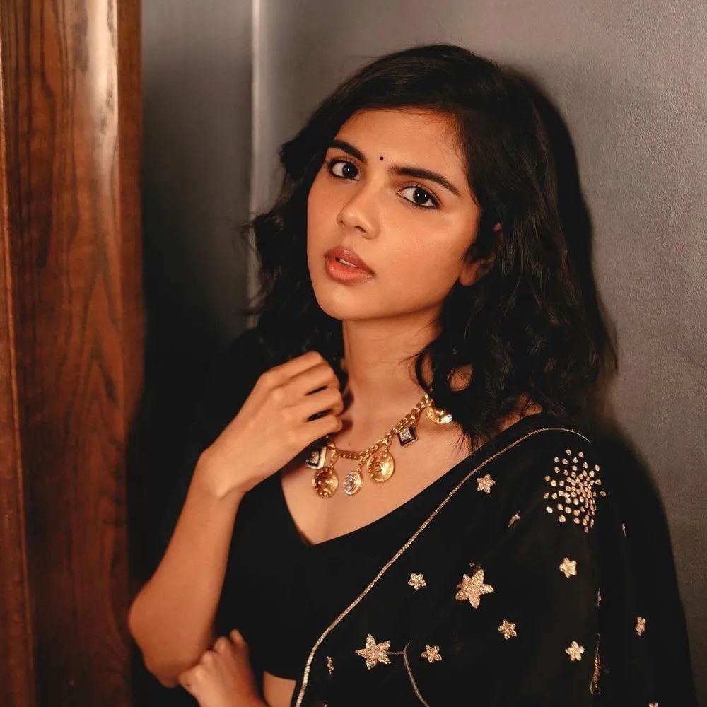 కళ్యాణి ప్రియదర్శన్.. ప్రముఖ మలయాళ, తెలుగు, హిందీ సినిమా దర్శకుడు ప్రియదర్శన్ కూతురని తెలిసిందే. .కళ్యాణి ప్రియదర్శన్ తెలుగులో అక్కినేని అఖిల్ హీరోగా వచ్చిన హలో సినిమాతో పరిచయం అయింది. ఈ చిత్రంలో తన అందం, అభినయంతో ప్రేక్షకులను అలరించింది. తర్వాత సాయి ధర్మతేజ్ సరసన చిత్రలహరి మూవీలో నటించింది.