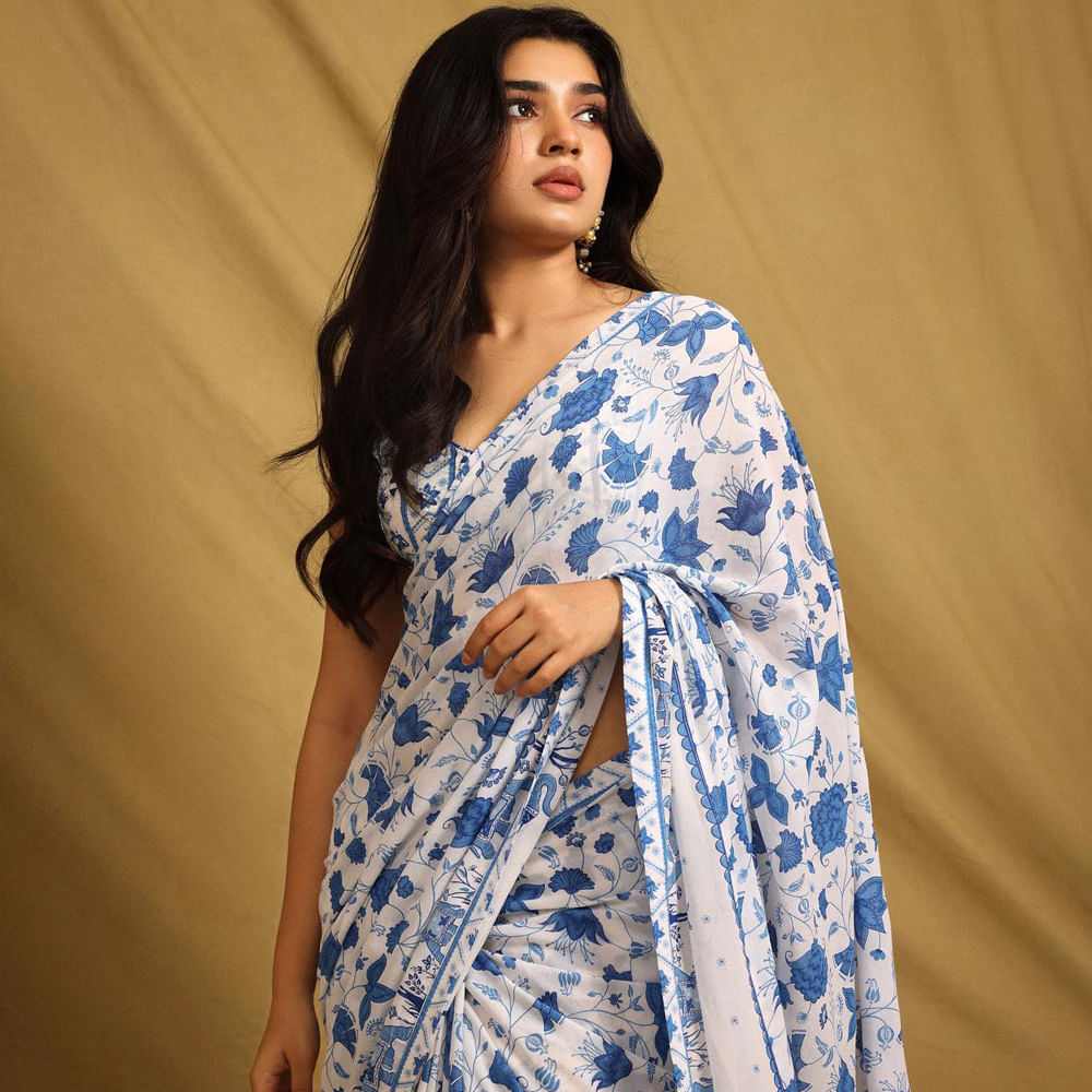 ఉప్పెన సినిమాతో కుర్రకారు కలల రాకుమారిగా మారిపోయింది అందాల తార కృతిశెట్టి. తర్వాత నటించిన శ్యామ్ సింగ రాయ్, బంగార్రాజు చిత్రాలు కూడా భారీ అందుకున్నాయి. తాజాగా కస్టడీ చిత్రంతో ప్రేక్షకుల ముంది వచ్చింది ఈ ముద్దుగుమ్మ. ఈ అమ్మడి గురించి స్పెషల్ గా చెప్పాల్సిన అవసరం లేదు. ఎప్పుడు సోషల్ మీడియాలో యాక్టీవ్ గా ఈ బ్యూటీ షేర్ చేసిన తాజా ఫొటోస్ కు కుర్రకారును ఉక్కిరిబిక్కిరి అయిపోతున్నారు అనుకోండి.