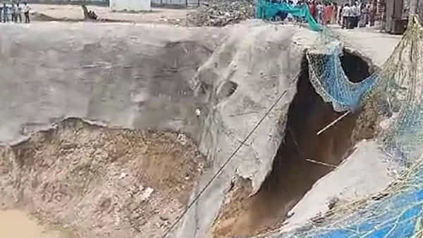 Hyderabad: ప్రణీత్ కన్స్ట్రక్షన్ కంపెనీ అరాచకం.. కూకట్పల్లిలో కుంగిన రోడ్డు..