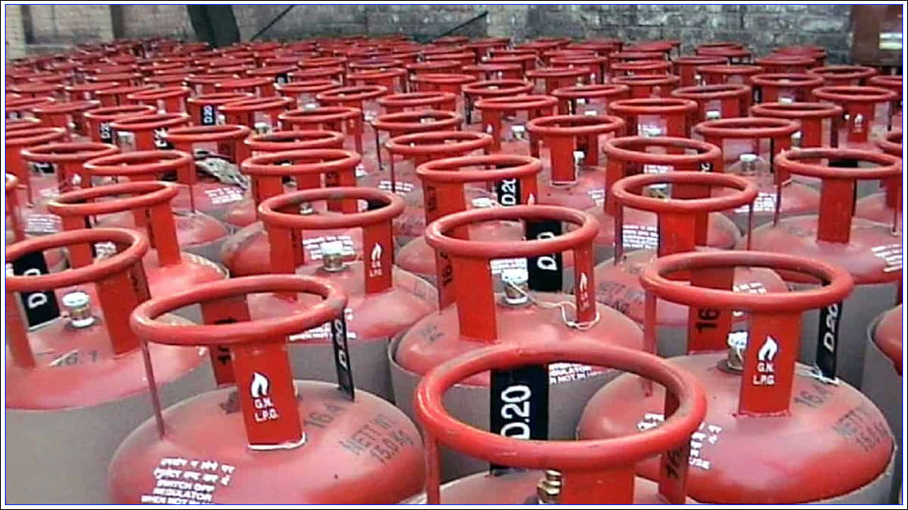 LPG Gas Cylinder Price: వినియోగదారులకు గుడ్‌న్యూస్‌.. తగ్గిన ఎల్‌పీజీ గ్యాస్ సిలిండర్‌ ధర