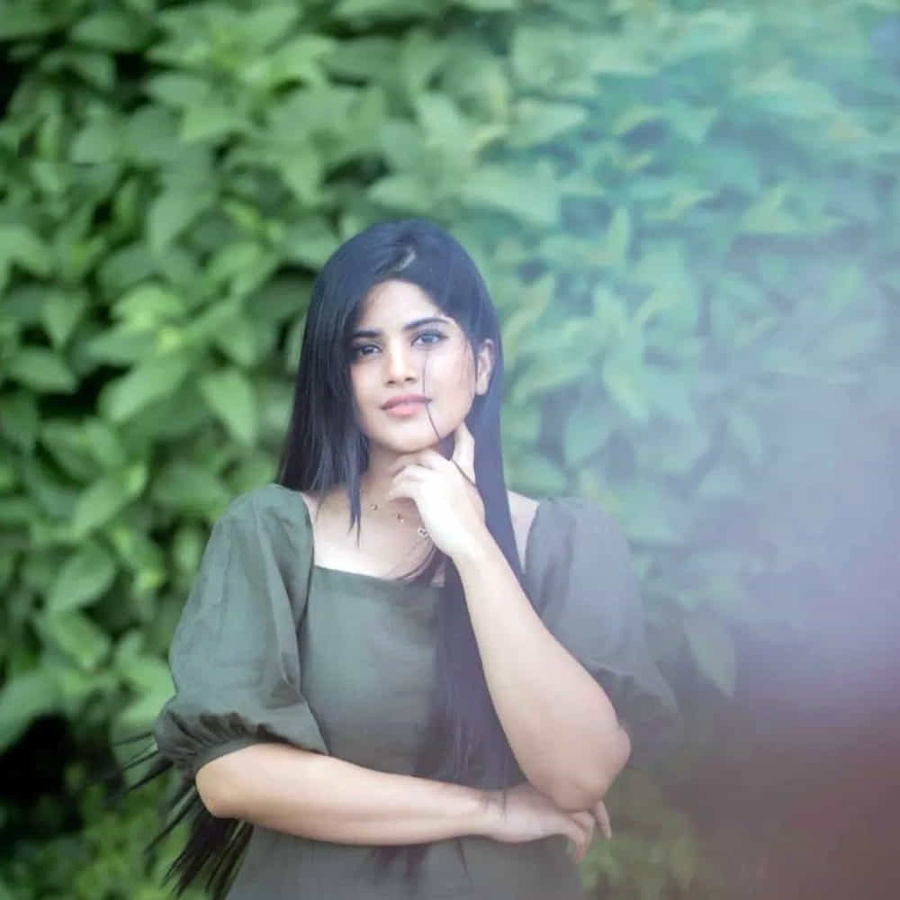 టాలీవుడ్ యంగ్ బ్యూటీ మేఘా ఆకాష్, ప్రస్తుతం చాలా సెలెక్టివ్‌గా సినిమాలు చేస్తోంది. అటు హీరోయిన్‌గా అవకాశాలు కొల్లగొడుతూనే, ఇతర సినిమాల్లోనూ ప్రాముఖ్యత ఉన్న పాత్రల్లో నటించేందుకు సిద్ధమవుతోంది. ఇదే తరుణంలో సోషల్ మీడియాలో యాక్టీవ్ గా ఉంటూ న్యూ ఫొటోస్ తో కుర్రకారును ఎట్ట్రాక్టీవ్ చేస్తుంది ఈ ముద్దుగుమ్మ.తాజా ఫొటోస్ అయితే నెక్స్ట్ లెవెల్ అనే చెప్పాలి..