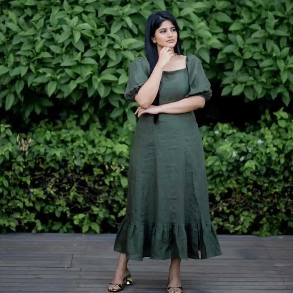 టాలీవుడ్ యంగ్ బ్యూటీ మేఘా ఆకాష్, ప్రస్తుతం చాలా సెలెక్టివ్‌గా సినిమాలు చేస్తోంది. అటు హీరోయిన్‌గా అవకాశాలు కొల్లగొడుతూనే, ఇతర సినిమాల్లోనూ ప్రాముఖ్యత ఉన్న పాత్రల్లో నటించేందుకు సిద్ధమవుతోంది. ఇదే తరుణంలో సోషల్ మీడియాలో యాక్టీవ్ గా ఉంటూ న్యూ ఫొటోస్ తో కుర్రకారును ఎట్ట్రాక్టీవ్ చేస్తుంది ఈ ముద్దుగుమ్మ.తాజా ఫొటోస్ అయితే నెక్స్ట్ లెవెల్ అనే చెప్పాలి..