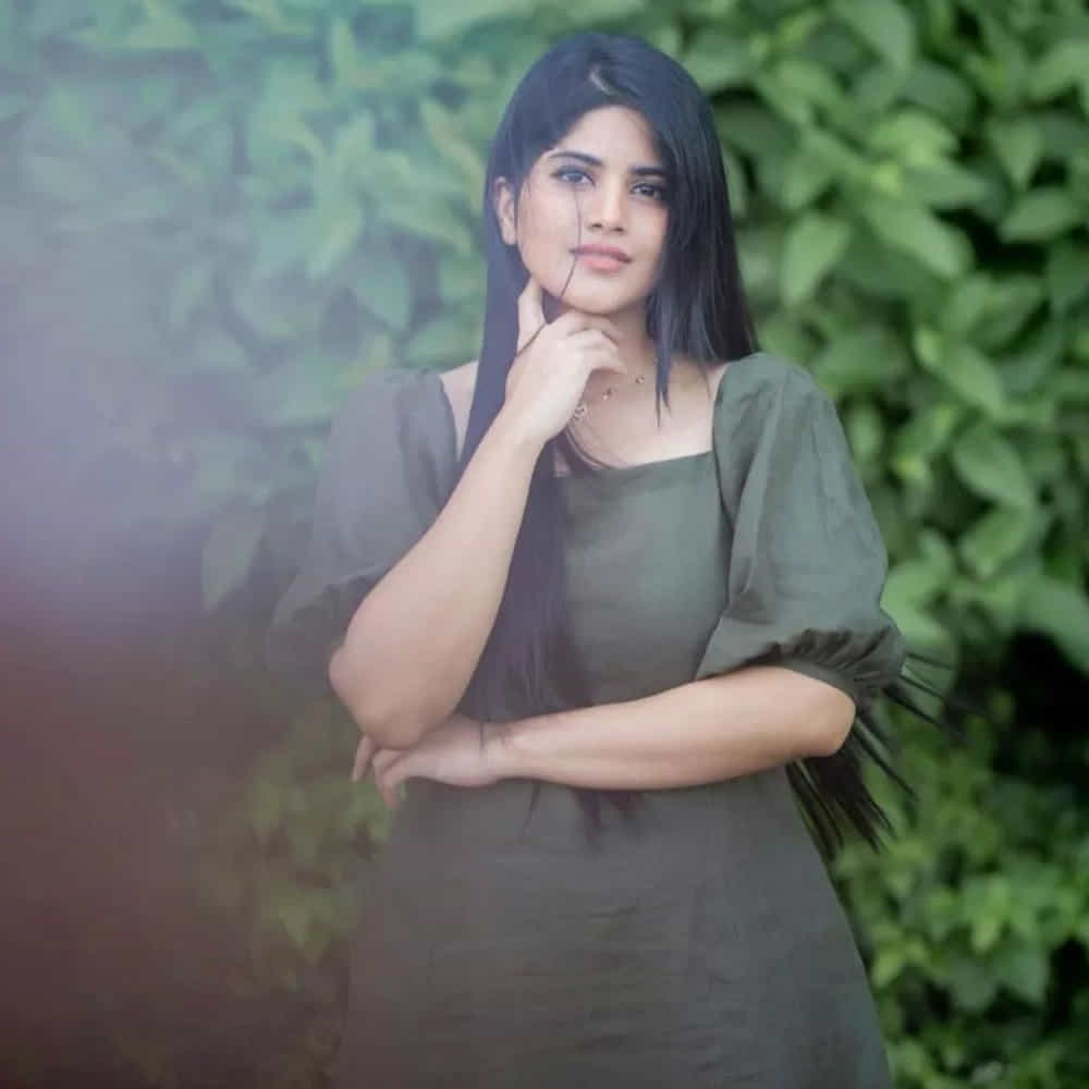 టాలీవుడ్ యంగ్ బ్యూటీ మేఘా ఆకాష్, ప్రస్తుతం చాలా సెలెక్టివ్‌గా సినిమాలు చేస్తోంది. అటు హీరోయిన్‌గా అవకాశాలు కొల్లగొడుతూనే, ఇతర సినిమాల్లోనూ ప్రాముఖ్యత ఉన్న పాత్రల్లో నటించేందుకు సిద్ధమవుతోంది. ఇదే తరుణంలో సోషల్ మీడియాలో యాక్టీవ్ గా ఉంటూ న్యూ ఫొటోస్ తో కుర్రకారును ఎట్ట్రాక్టీవ్ చేస్తుంది ఈ ముద్దుగుమ్మ.తాజా ఫొటోస్ అయితే నెక్స్ట్ లెవెల్ అనే చెప్పాలి..