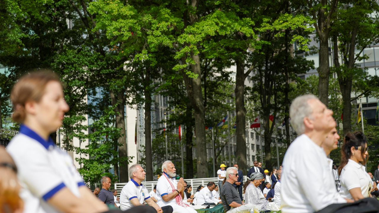 యూఎన్‌ జనరల్ అసెంబ్లీలో అంతర్జాతీయ యోగా దినోత్సవం ప్రతిపాదన వచ్చినప్పుడు రికార్డు స్థాయిలో దేశాలు మద్దతిచ్చాయన్న ప్రధాని, అప్పటి నుంచి అంతర్జాతీయ యోగా దినోత్సవం ద్వారా యోగా ప్రపంచ ఉద్యమంగా మారిందని మోదీ అభిప్రాయపడ్డారు. 