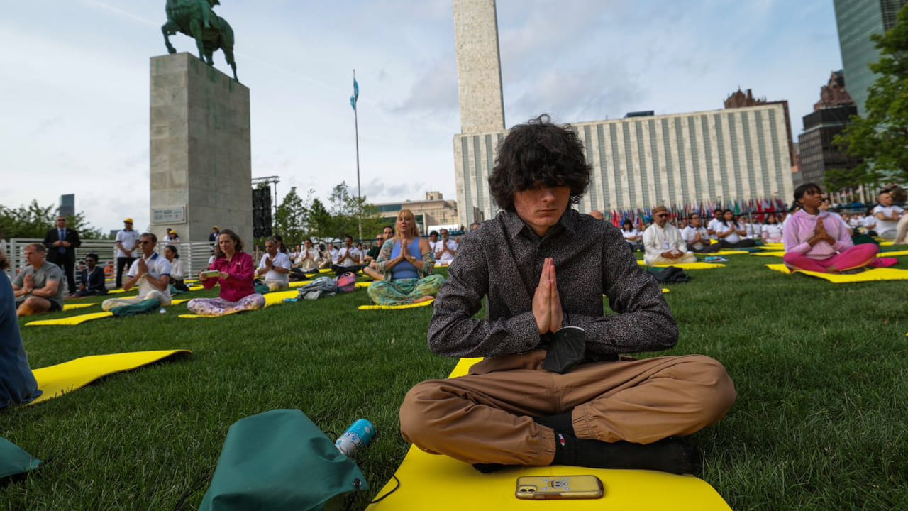  యోగా.. భారత్‌లో ప్రాచీనకాలం నుంచి కొనసాగుతోన్న ప్రక్రియ అన్న నరేంద్ర మోదీ.. యోగా చేసేందుకు ఎలాంటి పేటెంట్ హక్కులు అవసరం లేదని, ఇది అన్ని దేశాల సంప్రదాయలకు సరిపోయే విధానం అని చెప్పుకొచ్చారు.