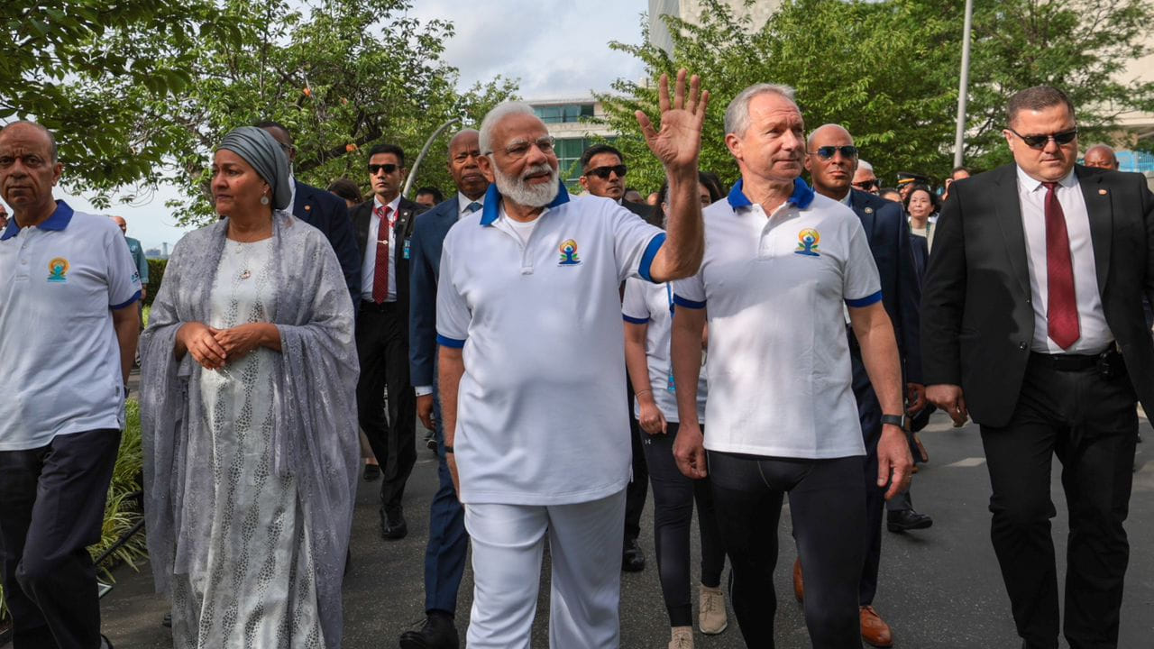 ఇక ఐక్యరాజ్య సమితి కార్యాలయం వద్ద జరిగిన కార్యక్రమంలో దౌత్యవేత్తలు, అధికారులు, విద్యావేత్తలు, ఆరోగ్య నిపుణులు, సాంకేతిక నిపుణులు, పరిశ్రమల ప్రముఖులు, మీడియా ప్రముఖులు, కళాకారులు, ఆధ్యాత్మిక నాయకులు పాల్గొన్నారు. 