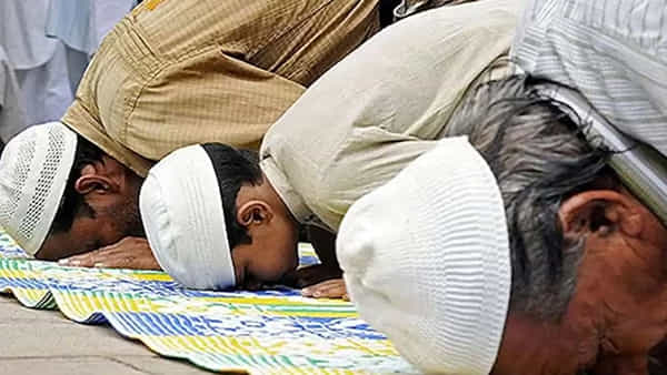 Uttar Pradesh: గుడిలో నమాజ్ చేశాడని వ్యక్తి అరెస్ట్..!