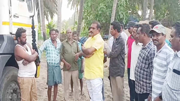 మట్టి తవ్వకాల చుట్టూ పొలిటికల్ వార్.. పశ్చిమగోదావరి జిల్లాలో సై అంటే సై అంటోన్న వైసీపీ, టీడీపీ నేతలు