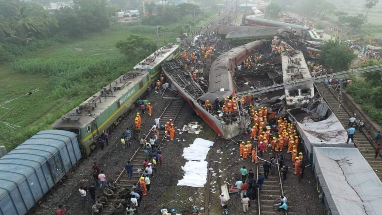 Odisha Train Accident: ఒడిశా ఘోర రైలు ప్రమాదం.. వెలుగులోకి లైవ్ వీడియో.. ఇక్కడ చూడండి..