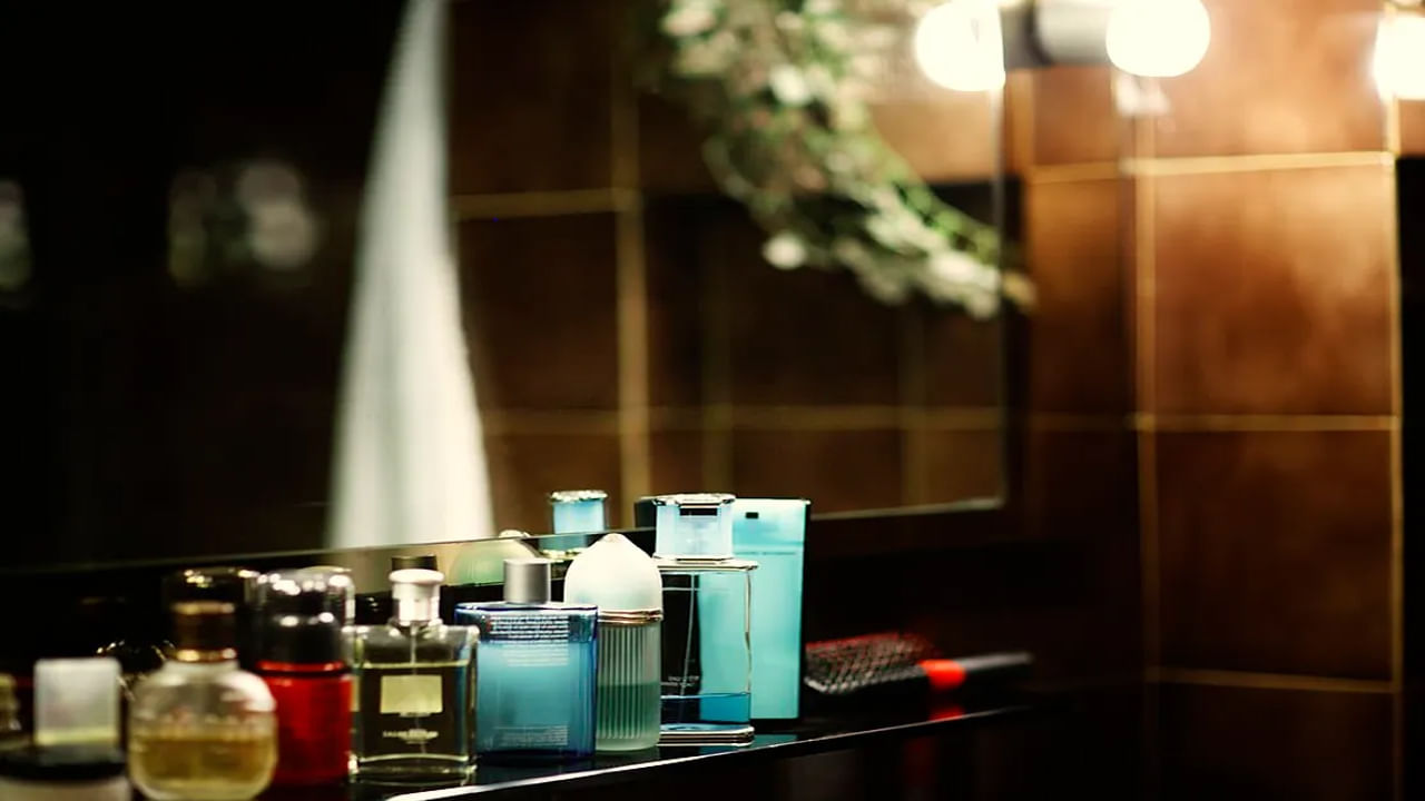 Perfume and Deodorant: మీరు పెర్ఫ్యూమ్‌, డియోడ్రెంట్‌ వాడుతున్నారా.. ఈ రెండింటింకీ మధ్య తేడా ఏంటో తెలుసా..
