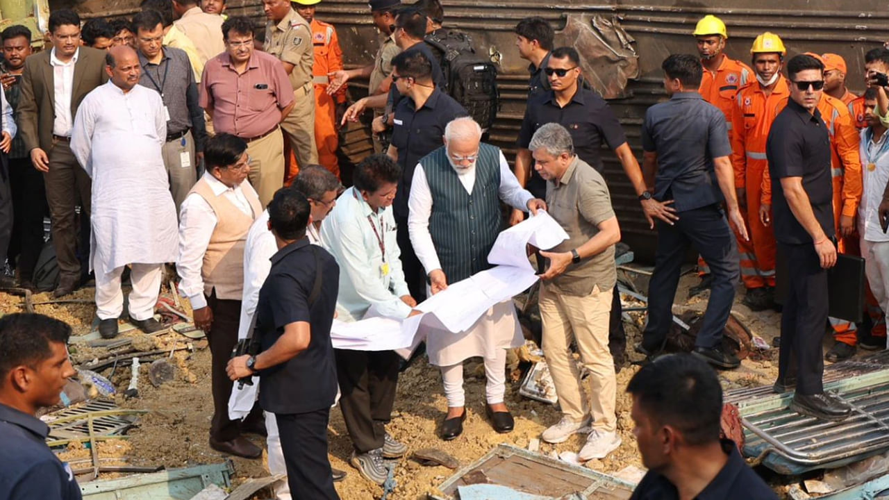 Prime Minister Modi directed the officials to ensure that the families of the deceased do not face any inconvenience and ensure that the victims get the necessary assistance.  Prime Minister Narendra Modi held a high-level meeting on Saturday morning to review the situation.
