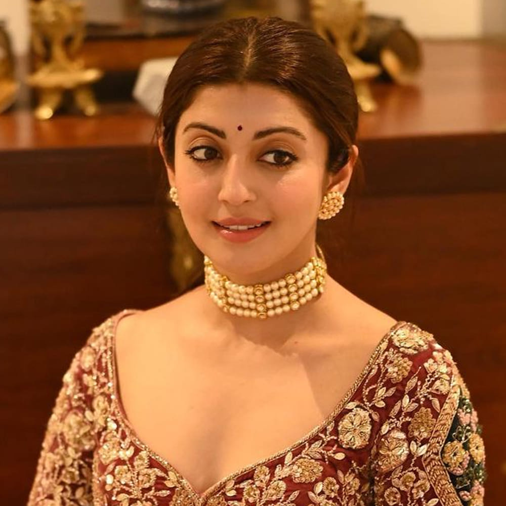 అందం, అభినయంతో తెలుగు ప్రేక్షకులు మనసు దోచుకున్న అందాల నటి ప్రణీత. ఏం పిల్లో.. ఏం పిల్లడో సినిమాతో తెలుగు సినీ పరిశ్రమకు పరిచయమైన ఈ కన్నడ నటి పవర్ స్టార్ పవన్ కల్యాణ్ నటించిన అత్తారింటికి దారేది సినిమాతో తెలుగు ప్రేక్షకులకు బాగా దగ్గరయ్యారు. తర్వాత జూనియర్ ఎన్టీఆర్ రభస చిత్రంలో సెకండ్ హీరోయిన్ గా కనిపించింది. తర్వాత రామ్ హలో గురు ప్రేమకోసమే చిత్రంలో నటించి మెప్పించింది. చివరిగా తెలుగులో ఎన్టీఆర్ బయోపిక్ లో కృష్ణ కుమారి పాత్రలో నటించింది ఈ భామ.