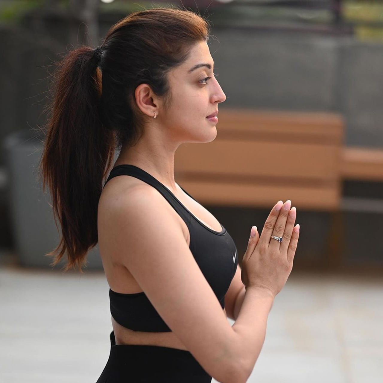 అందం, అభినయంతో తెలుగు ప్రేక్షకులు మనసు దోచుకున్న అందాల నటి ప్రణీత. ఏం పిల్లో.. ఏం పిల్లడో సినిమాతో తెలుగు సినీ పరిశ్రమకు పరిచయమైన ఈ కన్నడ నటి పవర్‌ స్టార్‌ పవన్‌ కల్యాణ్‌ నటించిన అత్తారింటికి దారేది సినిమాతో తెలుగు ప్రేక్షకులకు బాగా దగ్గరయ్యారు. తర్వాత జూనియర్ ఎన్టీఆర్ రభస చిత్రంలో సెకండ్ హీరోయిన్ గా కనిపించింది. తర్వాత రామ్ హలో గురు ప్రేమకోసమే చిత్రంలో నటించి మెప్పించింది. చివరిగా తెలుగులో ఎన్టీఆర్ బయోపిక్ లో కృష్ణ కుమారి పాత్రలో నటించింది ఈ భామ.