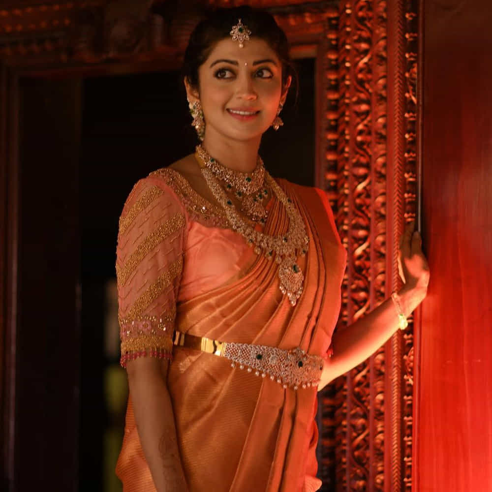తాజాగా పట్టుచీరలో కుందనపు బొమ్మలా ముస్తాబయ్యింది ఈ ముద్దుగుమ్మ. అందుకు సంబంధించిన ఫోటోస్ సోషల్ మీడియాలో వైరలవుతున్నాయి.