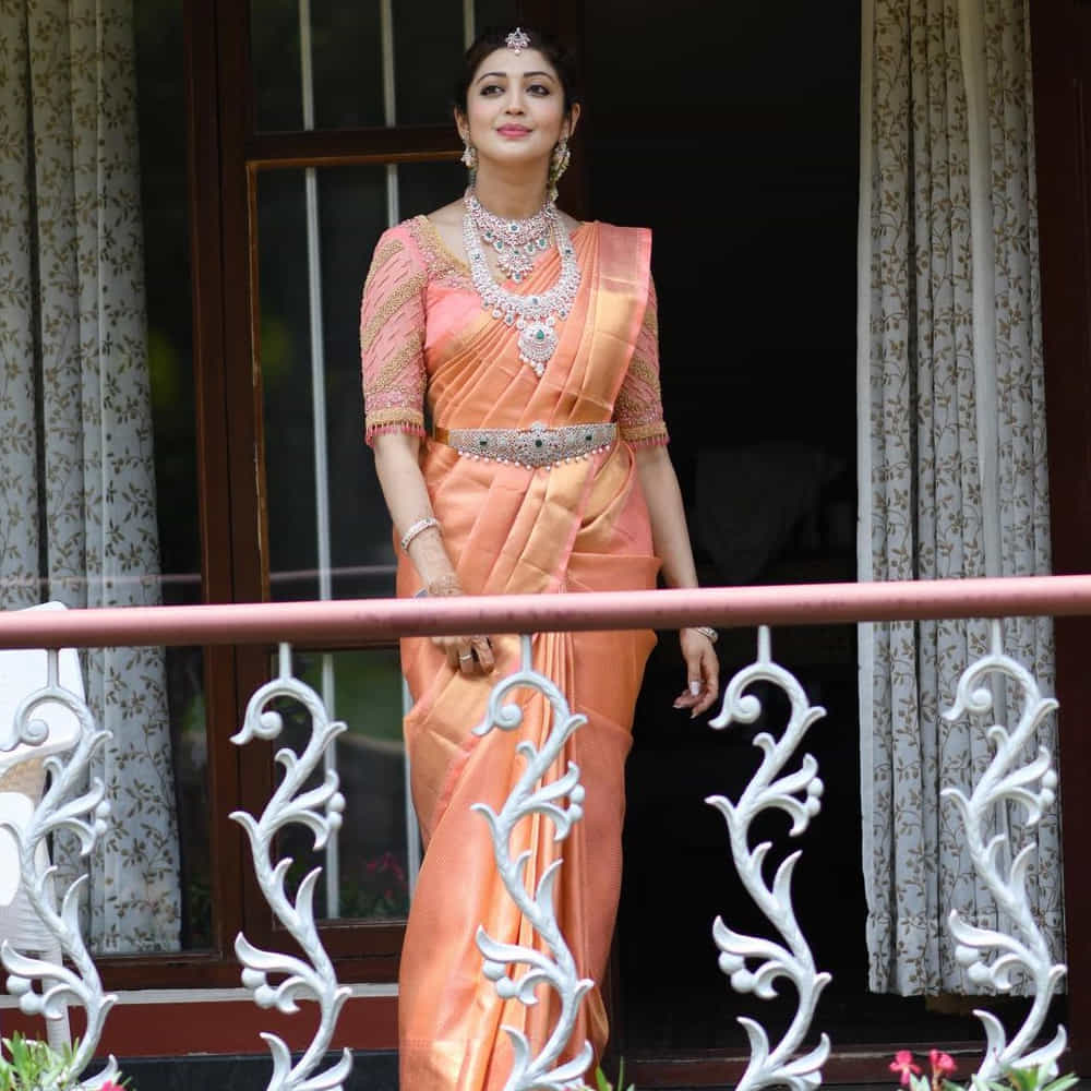 వీరికి గతేడాది జూన్ 10న పాప జన్మించింది. సినిమాలకు దూరంగా ఉన్నప్పటికీ సోషల్ మీడియాలో మాత్రం ఫుల్ యాక్టివ్ గా ఉంటుంది ప్రణీత..