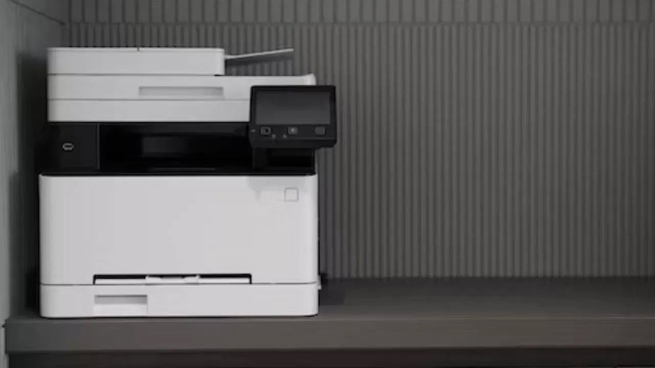 Printer Buying Tips: ప్రస్తుత టెక్ యుగంలో ఆఫీసులోనే కాదు.. ఇళ్లలోనూ ప్రింటర్లు అవసరం అవుతున్నాయి. ఈ కారణంగా చాలా మంది ప్రింటర్లను కొనుగోలు చేస్తున్నారు. మీరు కూడా ప్రింటర్‌ను కోటు చేయాలనుకుంటున్నారా? అయితే, కొనే ముందు ఈ 5 విషయాలను తప్పక గుర్తుంచుకోవాలి. 