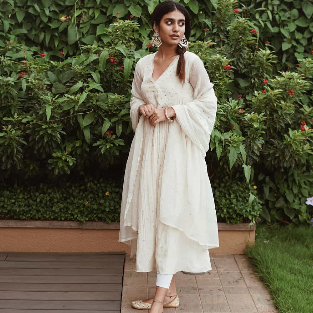 ఒరు ఆధార్ లవ్ (తెలుగులో లవర్స్ డే) చిత్రంతో వెండి తెరకు పరిచయం అయింది మళయాళీ బ్యూటీ ప్రియా ప్రకాష్ వారియర్. తెలుగులో నితిన్ చెక్, తేజ సజ్జకి జోడిగా ఇష్క్ చిత్రాల్లో నటించిన అవి అంతగా ఆకట్టుకోలేదు. అయితే సోషల్ మీడియాలో ఎప్పుడు యాక్టీవ్ గా ఉంటుంది ఈ భామ. తాజాగా ఈ ముద్దుగుమ్మ షేర్ చేసిన ఫోటోలకు కుర్రాళ్లు ఫిదా అవుతున్నారు.