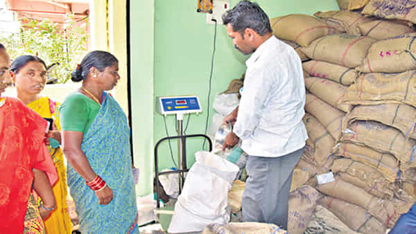 Telangana: సమ్మె విరమించి దుకాణలు తెరిచిన రేషన్ డీలర్లు.. మంత్రి గంగుల ఏమన్నారంటే